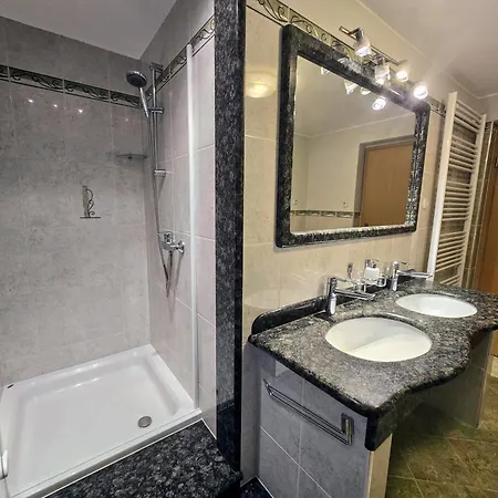 At Granny's * מריבור